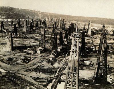 Petroleum_field_at_Moreni