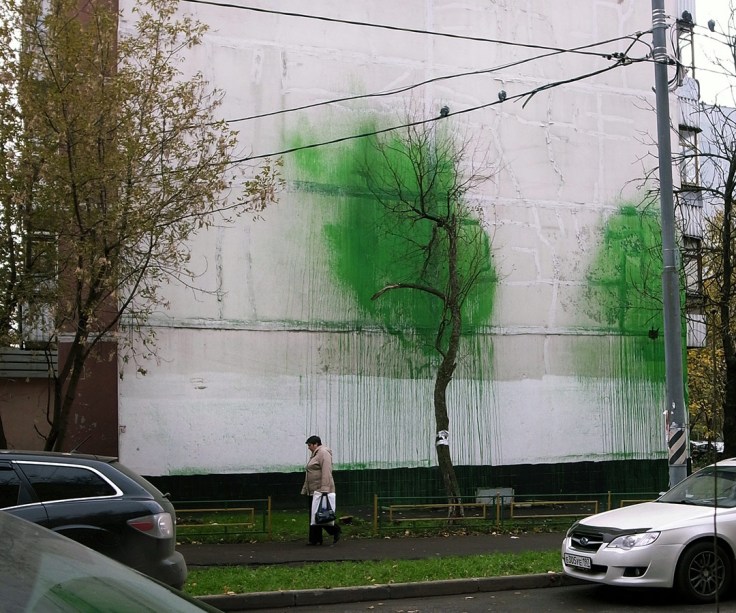 001-S_kultur-natur_0331c fire-extinguisher tree moscow russia fall12